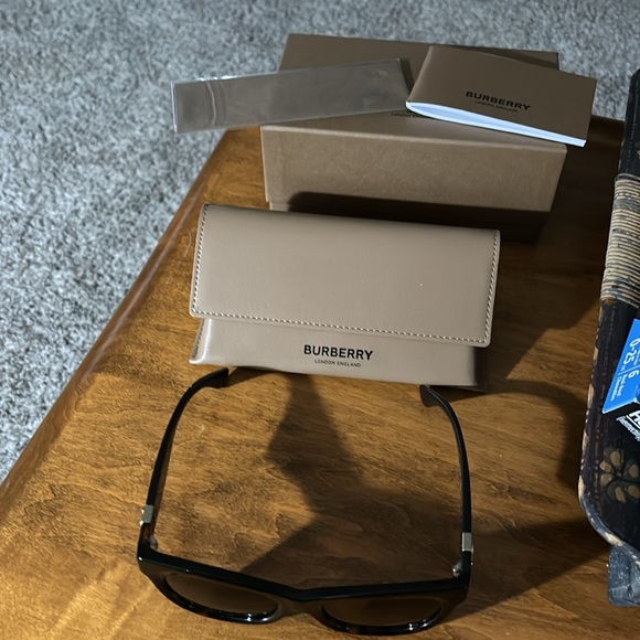 Full set! 100% authentic Burberry sunglasses. Never been worn. - Picture 12 of 16